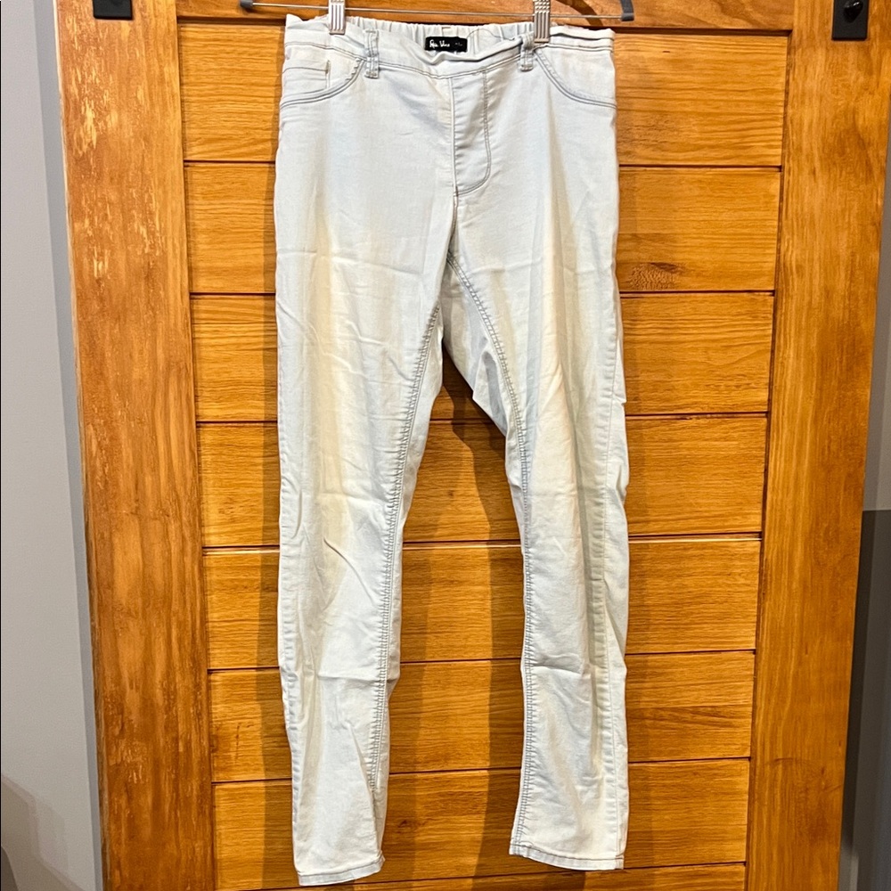Rose & Vine Light faded pull on Denim Jeans